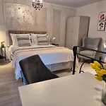Studio Apartment Lily