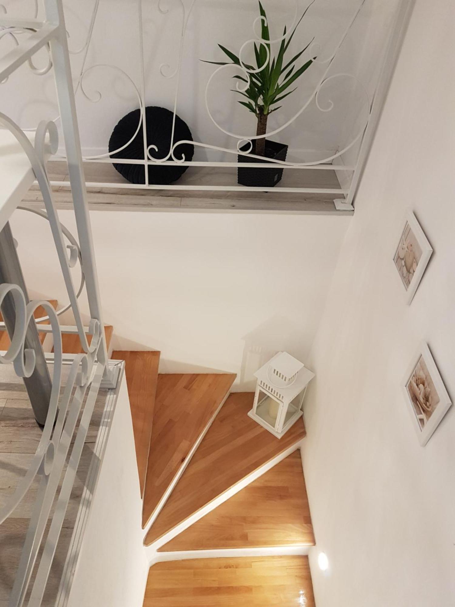 Lily Apartma